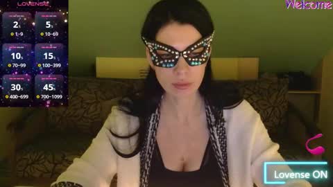 Snapshot of sweetiestemptress chatting on October 17, 12:25 am ornelia online show from October 17, 12:25 am