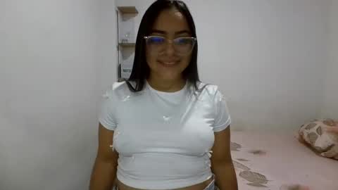 Snapshot of sweetigirl2000 chatting on June 21, 6:49 am Sweetigirl online show from June 21, 6:49 am