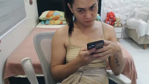 sweetjhenn69 online show from June 18, 1:06 am