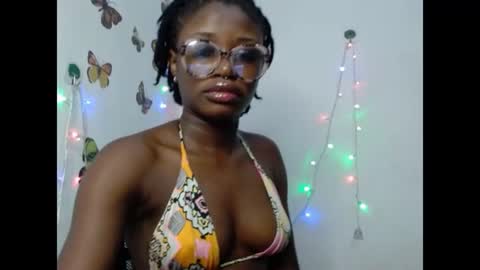 Snapshot of sweetjuicyclit chatting on June 22, 11:57 pm zuri online show from June 22, 11:57 pm