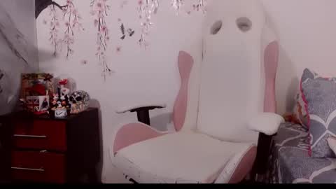 karen online show from April 12, 3:50 pm