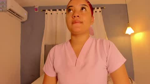 Snapshot of sweetkimmie_ chatting on April 22, 11:12 am Isabel online show from April 22, 11:12 am