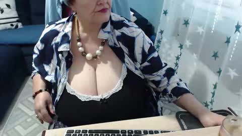 Snapshot of sweetladyrebeka chatting on May 3, 12:55 pm Rebeka online show from May 3, 12:55 pm