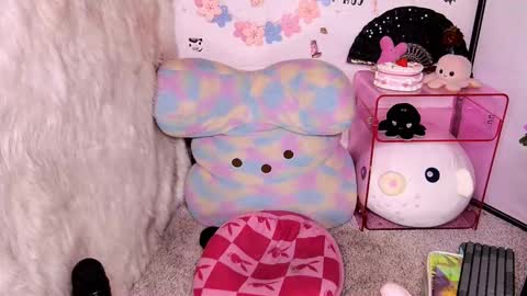 Sweet Laumina online show from February 6, 3:15 pm