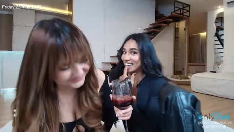 Snapshot of sweetlaurasaenz chatting on May 23, 4:07 am Laura Saenz Geminis online show from May 23, 4:07 am