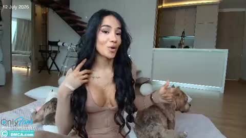 Snapshot of sweetlaurasaenz chatting on July 12, 3:03 pm Laura Saenz Geminis online show from July 12, 3:03 pm