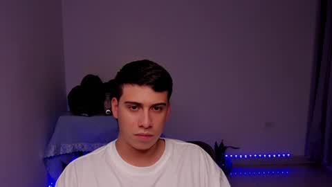 Lian online show from December 8, 4:57 am