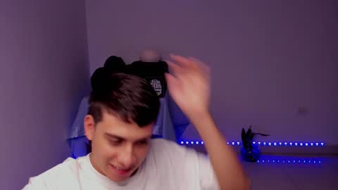 Lian online show from December 8, 7:58 am