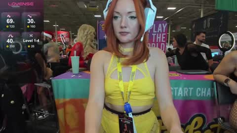 Snapshot of sweetlikestrawberrywine chatting on December 6, 11:14 pm Strawberry Wine online show from December 6, 11:14 pm