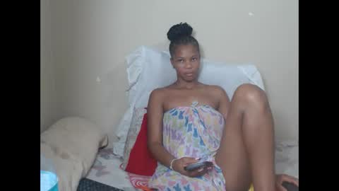 Snapshot of sweetlipss_ chatting on October 11, 2:11 am sweetlipss_ online show from October 11, 2:11 am