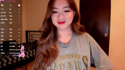 Snapshot of sweetlovepinay04 chatting on May 13, 9:17 am Zoe online show from May 13, 9:17 am