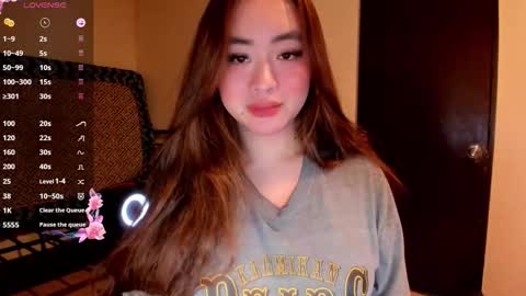 Snapshot of sweetlovepinay04 chatting on May 23, 8:51 am Zoe online show from May 23, 8:51 am