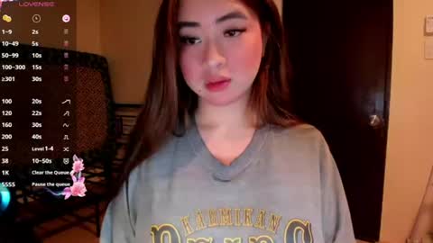 Snapshot of sweetlovepinay04 chatting on July 7, 1:48 pm Zoe online show from July 7, 1:48 pm