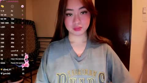 Snapshot of sweetlovepinay04 chatting on July 14, 2:05 am Zoe online show from July 14, 2:05 am