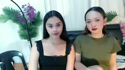 Snapshot of sweetlunarose chatting on April 5, 3:31 pm lilcherry online show from April 5, 3:31 pm