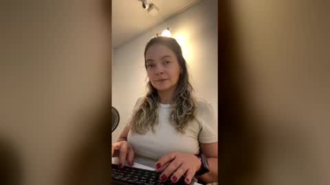 Monic online show from April 29, 9:43 pm