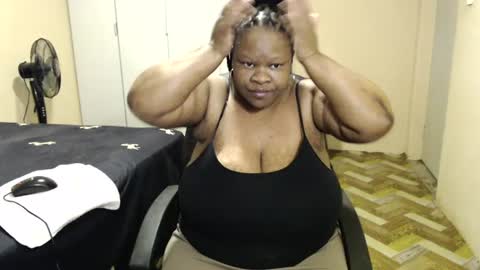 Snapshot of sweetnoziexxx chatting on June 14, 3:19 am sweetnoziexxx online show from June 14, 3:19 am