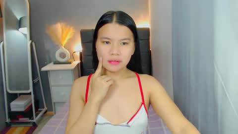 Snapshot of sweetnwildts chatting on May 13, 2:20 am Ghena online show from May 13, 2:20 am