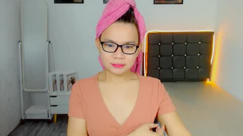 Snapshot of sweetnwildts chatting on May 24, 12:43 pm Ghena online show from May 24, 12:43 pm