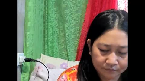 Snapshot of sweetpilipina88 chatting on June 4, 4:40 am MIA online show from June 4, 4:40 am