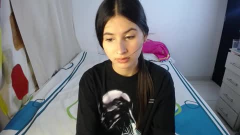 Snapshot of sweetpink1_ chatting on October 17, 3:53 am Caro  Lily online show from October 17, 3:53 am