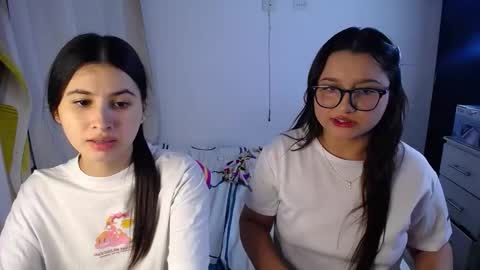Snapshot of sweetpink1_ chatting on October 18, 2:47 am Caro  Lily online show from October 18, 2:47 am