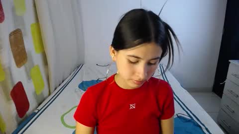 Snapshot of sweetpink1_ chatting on October 25, 2:52 am Caro  Lily online show from October 25, 2:52 am