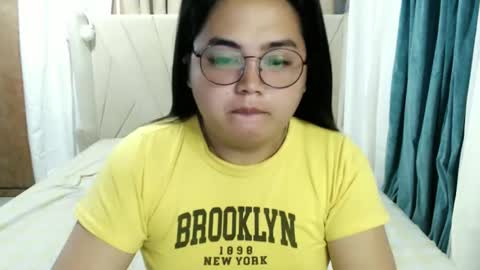 Snapshot of sweetprincess_athena chatting on March 12, 4:41 am Princess Ella online show from March 12, 4:41 am