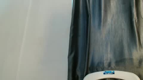 slim ivy online show from February 2, 5:00 pm