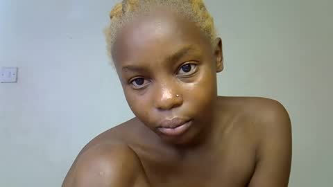 Snapshot of sweetrall chatting on February 11, 7:35 am Lilly online show from February 11, 7:35 am