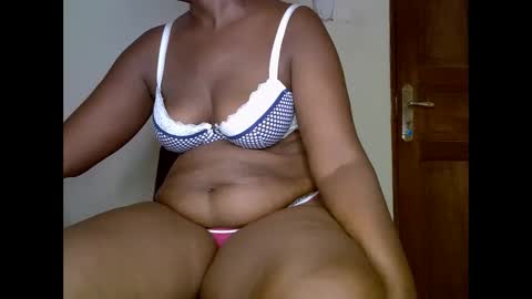 Snapshot of sweetrenne chatting on March 10, 1:12 am sweetrenne online show from March 10, 1:12 am