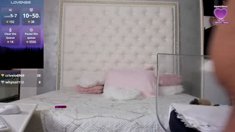 Snapshot of sweetsexangel chatting on December 4, 3:32 pm Goddess Allysse online show from December 4, 3:32 pm