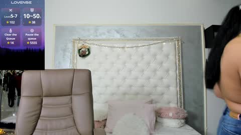 Snapshot of sweetsexangel chatting on January 2, 3:51 pm Goddess Allysse online show from January 2, 3:51 pm