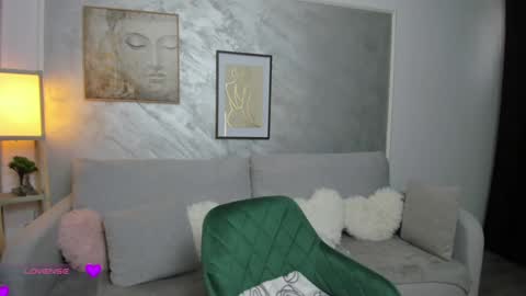 Snapshot of sweetsexangel chatting on September 10, 1:44 pm Goddess Allysse online show from September 10, 1:44 pm