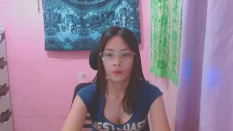 Snapshot of sweetsexygirl20 chatting on June 3, 6:05 am Mia online show from June 3, 6:05 am