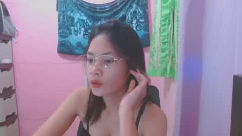 Mia online show from August 4, 5:21 am