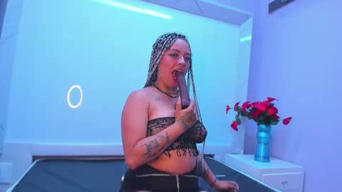 Snapshot of sweetsinsn_ chatting on October 27, 8:35 pm Sweetsinsn online show from October 27, 8:35 pm