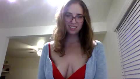 Snapshot of sweetsocalgirl chatting on February 22, 1:44 am sweetsocalgirl online show from February 22, 1:44 am