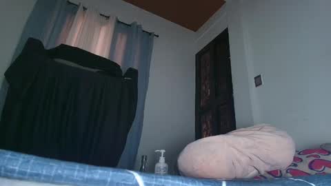 Snapshot of sweett_17 chatting on June 9, 9:37 pm dulce online show from June 9, 9:37 pm