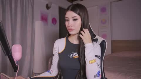 Snapshot of sweett_catt1 chatting on November 5, 2:00 am Cat independent model online show from November 5, 2:00 am