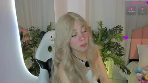 sweett_fire online show from May 6, 5:40 pm