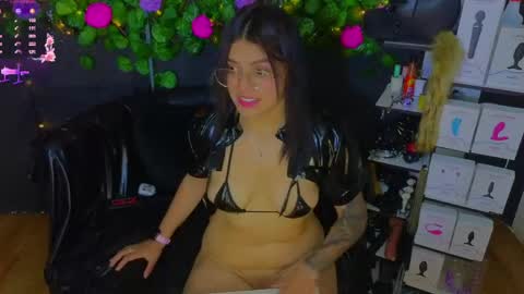 Snapshot of sweett_mollyy chatting on May 21, 11:34 pm Molly - INDEPENDENT MODEL online show from May 21, 11:34 pm