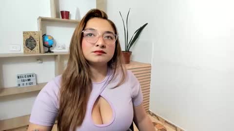 Snapshot of sweettcandys chatting on March 31, 7:25 pm Carla Dubois online show from March 31, 7:25 pm