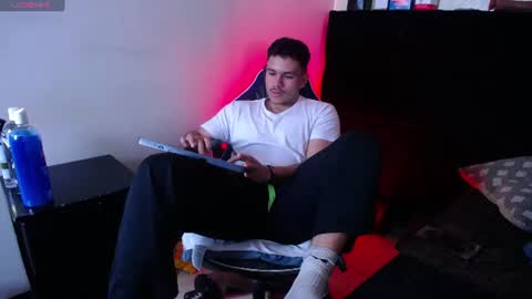 Snapshot of sweettguy_ chatting on July 23, 3:54 pm Jei online show from July 23, 3:54 pm