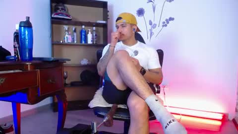 Snapshot of sweettguy_ chatting on July 25, 3:20 pm Jei online show from July 25, 3:20 pm