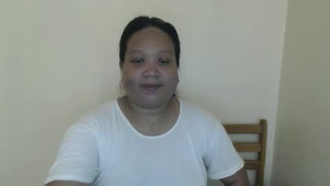 Snapshot of sweettightpussyhole chatting on May 5, 8:22 am mia and luna online show from May 5, 8:22 am