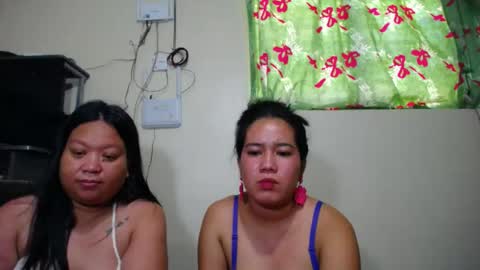 Snapshot of sweettightpussyhole chatting on May 23, 2:06 am mia and luna online show from May 23, 2:06 am
