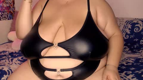 Maya online show from October 22, 8:30 pm