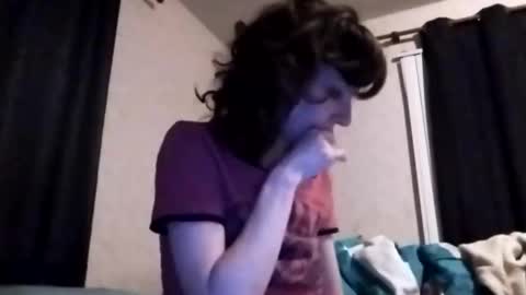 Snapshot of sweettoothtrixie chatting on April 15, 2:18 am Sweet Tooth Trixie online show from April 15, 2:18 am