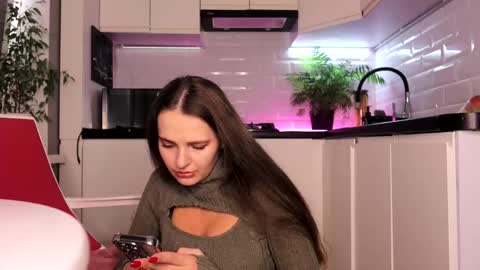 Snapshot of sweettpussysex chatting on February 25, 1:39 pm Mari ista  mari etta18 online show from February 25, 1:39 pm